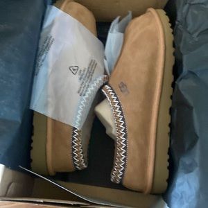 Men’s Ugg slippers size 11